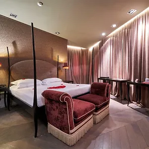 palazzo-barbarigo.hotelslidodijesolo.com/